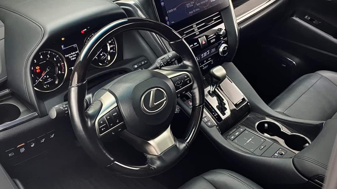 Lexus LM350 cũ 7 chỗ 2021 | Màu Trắng nội thất đen